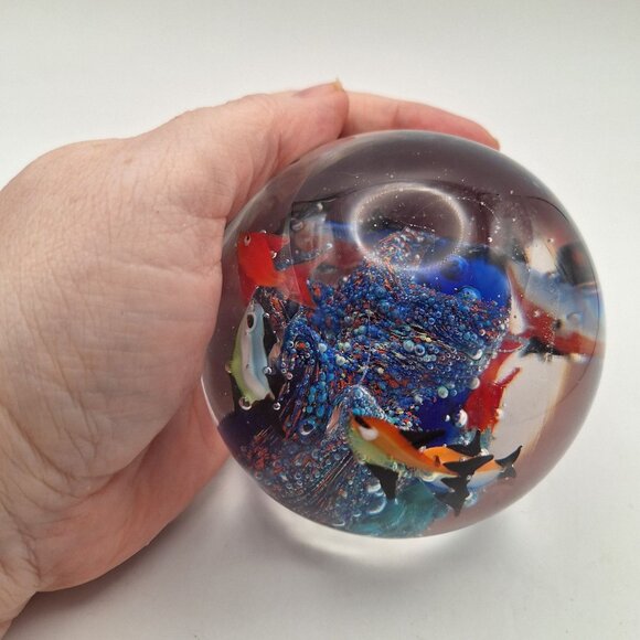 VINTAGE MURANO-STYLE ART GLASS FISH AQUARIUM ROUND PAPERWEIGHT LARGE VIBRANT - Picture 15 of 16